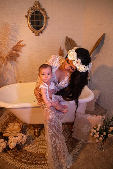 Ensaio Milk bath mãe e filha'