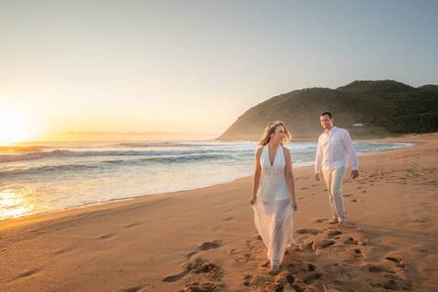 PRE WEDDING ENSAIO CASAL PRAIA DO ROSA GAROPABA NASCER DO SOL'