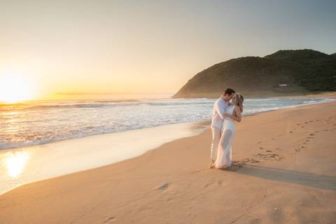 PRE WEDDING ENSAIO CASAL PRAIA DO ROSA GAROPABA NASCER DO SOL'