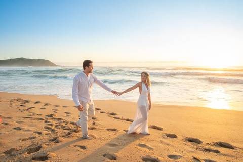 PRE WEDDING ENSAIO CASAL PRAIA DO ROSA GAROPABA NASCER DO SOL'