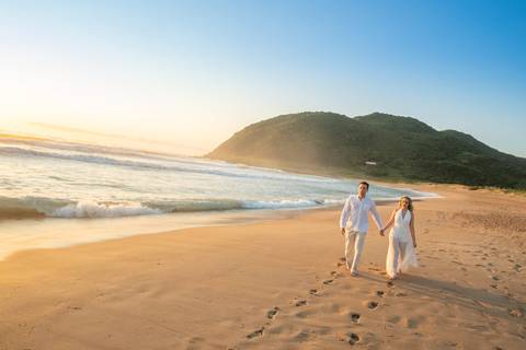 PRE WEDDING ENSAIO CASAL PRAIA DO ROSA GAROPABA NASCER DO SOL'