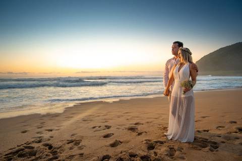 PRE WEDDING ENSAIO CASAL PRAIA DO ROSA GAROPABA NASCER DO SOL'