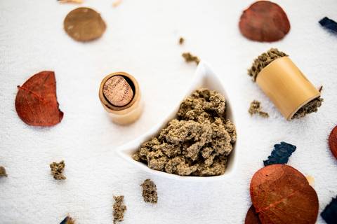 Detalhe feito durante o ensaio em locação de Flávia Arone, terapeuta integrativa'