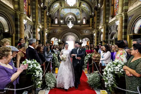 Entrada da noiva Manuela na cerimônia de casamento na paróquia Matriz Nossa Senhora de Santo André - SP, fotógrafo de casamento de Santo André, fotógrafo de casamento da paróquia Matriz Nossa Senhora de Santo André- SP'