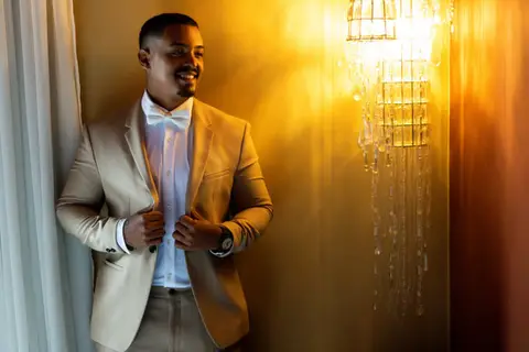 retrato do noivo no Sítio São Jorge- espaço Vdara, casamento Beatriz e Victor no sítio São Jorge - espaço Vdara em São Bernardo do Campo- SP'