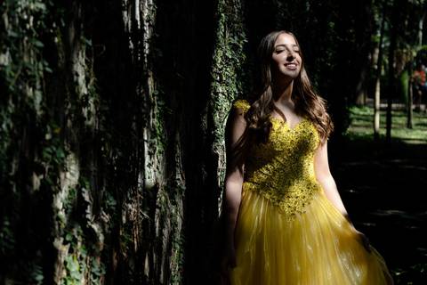 Antonella Debutante, Ensaio Fotográfico, Buffet Manaus, Fotógrafo em São Paulo, Vestido Brilhante, Momento Especial'
