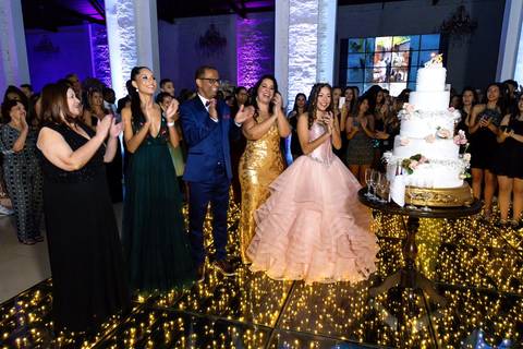 Fotógrafo profissional São Paulo, Momentos inesquecíveis, Festa inesquecível
15 anos inesquecível, Debutantes SP, Fotógrafo debutantes SP, Festa emocionante
Festa de 15 anos emocionante, Memórias de 15 anos, Fotografias memoráveis'