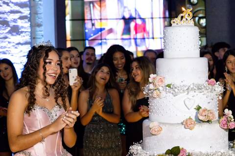 Fotógrafo profissional São Paulo, Momentos inesquecíveis, Festa inesquecível
15 anos inesquecível, Debutantes SP, Fotógrafo debutantes SP, Festa emocionante
Festa de 15 anos emocionante, Memórias de 15 anos, Fotografias memoráveis'