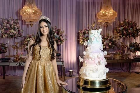 Leticia radiante em seu vestido de 15 anos no Spazio Golf, São José dos Campos'