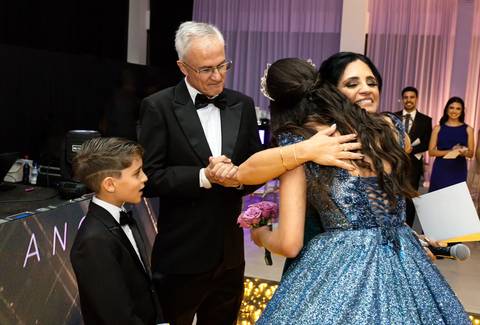 A dança de Leticia com o seu avô da debutante no Spazio Golf.'