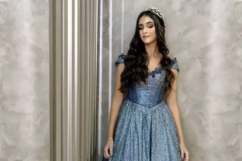 O vestido de 15 anos da Leticia exibido em detalhe no Spazio Golf.'