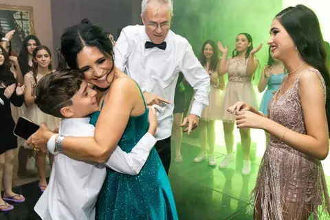 Festa animada da debutante Leticia no Spazio Golf em São José dos Campos em SP'