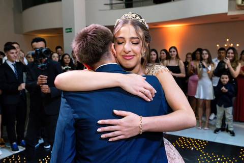 Convidados dançando, celebração, Mansão Araci (Premium)
Fotógrafo John Edgard, trabalho impecável, Mansão Araci'