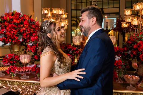 
Entendido! Aqui estão as palavras-chave focadas no tema solicitado para as 60 imagens:

Antonella debutante, festa de 15 anos, Mansão Araci (Premium)
Mansão Araci, decoração deslumbrante, festa em São Paulo
Festa de 15 anos, Mansão Araci (Premium)'