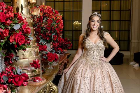 Mansão Araci, celebração grandiosa, 15 anos de Antonella'