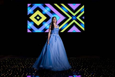 Ensaio fotográfico da debutante Luísa com o vestido de 15 anos azul, na Casa Bertolazzi - Vila Romana em São Paulo - SP, fotógrafo de 15 anos em São Paulo- SP'