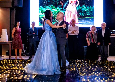 valsa da debutante Luísa com o seu pai, na festa de 15 anos na Casa Bertolazzi - Vila Romana em São Paulo- SP'