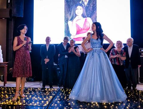 homenagem da mãe da debutante Luísa na festa de 15 anos na Casa Bertolazzi- Vila Romana em São Paulo- SP'