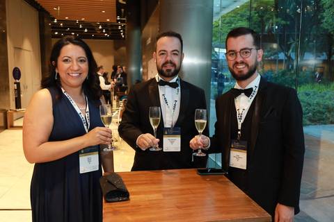 Registro do coquetel no BRALLAW 2023. Contrate um fotógrafo de eventos corporativos que captura a atmosfera de networking e celebração, valorizando a experiência dos seus convidados em São Paulo.'