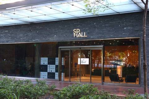 Fotografia da fachada do SP Hall para o BRALLAW 2023. Contrate um fotógrafo de eventos corporativos que sabe como registrar a grandiosidade e a importância do seu projeto em São Paulo.'