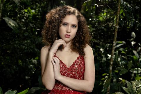 Retrato natural de debutante em SP, Parque do Carmo'