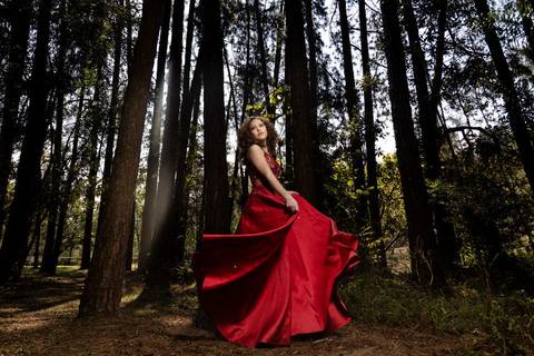 Debutante Rebeca no Parque do Carmo, ensaio de 15 anos em São Paulo'