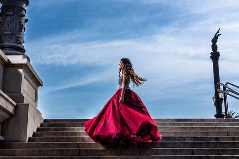Ensaio pré-festa de 15 anos no ponto turístico de SP, Museu do Ipiranga. Peça seu orçamento de fotografia.'