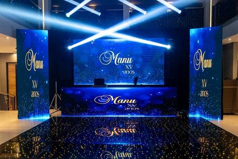 Pista de dança com painel de LED para festa de 15 anos na Casa Bertolazzi Santana, foto por fotógrafo de festa de 15 anos em SP.'