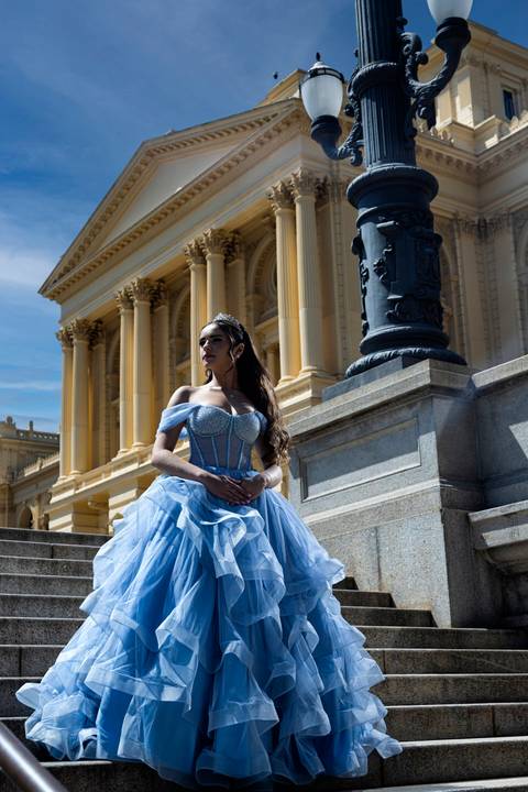 Retrato de debutante no Museu do Ipiranga, trabalho de fotógrafo especialista em 15 anos em SP.'