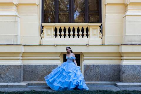 Trabalho de fotógrafo de debutante em SP: ensaio completo no Museu do Ipiranga.'
