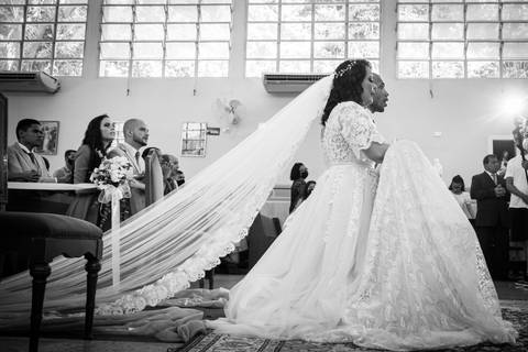 Vestido da Noiva no momento da cerimonia do casamento'