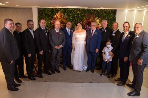 Fotografia das padrinhos no casamento feito no Hedwig'