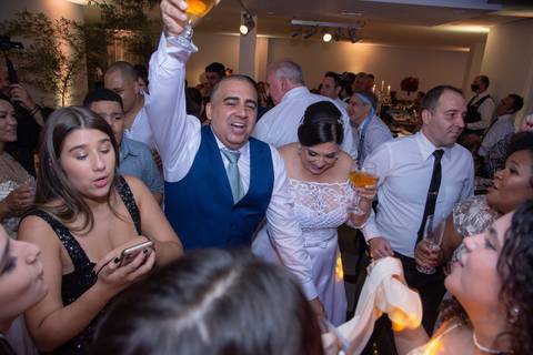 Festa e fotografia de casamento no Buffet Hedwig em Santos'