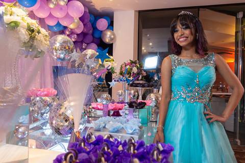 Vestido de  15 anos no buffet Hora da Festa em Santos '