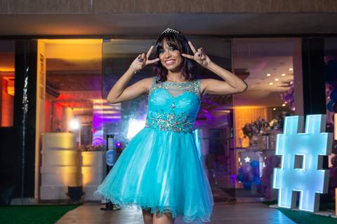 Ensaio inicial de 15 anos no Buffet Hora da Festa em Santos '