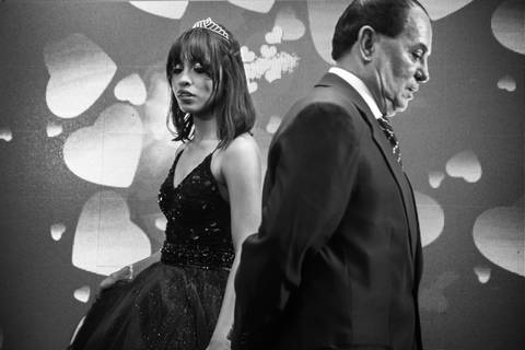 Dança com o pai na festa de 15 anos no Buffet Hora da Festa em Santos'