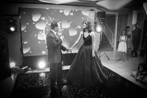 Dança com o pai na festa de 15 anos no Buffet Hora da F'