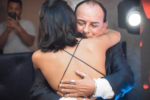 Dança com o pai na festa de 15 anos no Buffet Hora da Festa em Santos'