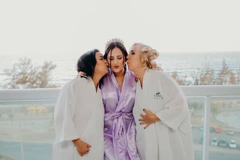 Noiva com mãe e sogra '