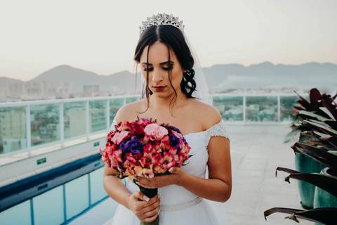 Vestido da noiva e buquê'