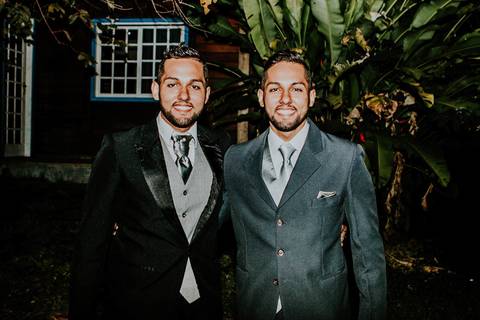 Irmão gêmeo do noivo '