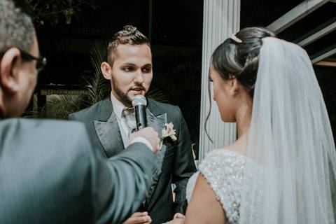 Troca de alianças dos noivos'