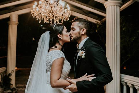 Beijo dos noivos Salão Solar Macembu'