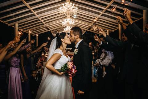 Beijo dos noivos Salão Solar Macembu'