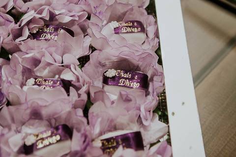 Doces personalizados dos noivos'