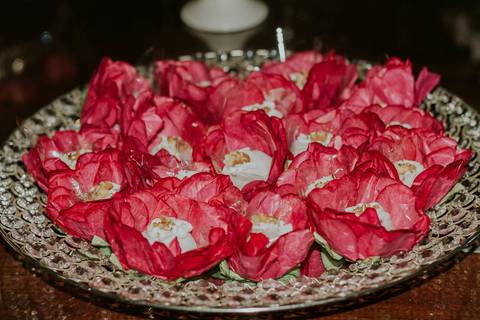 Doces personalizados dos noivos'