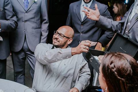 Convidados na hora da gravata'