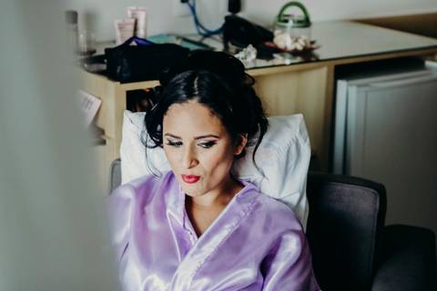 Momento descontraído da noiva'