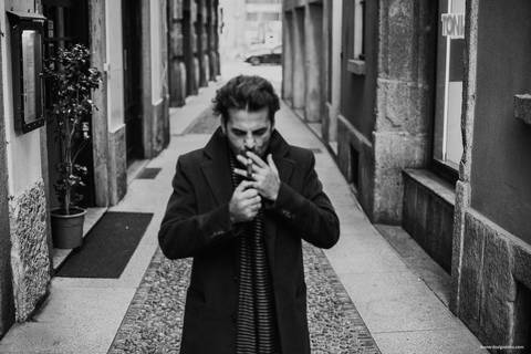 portrait visual artist milan milano brasileiro brasiliano fotografo artista na italia famoso plastico leonardo rodrigues algozzino via brera fotos ensaio retratos charuto'