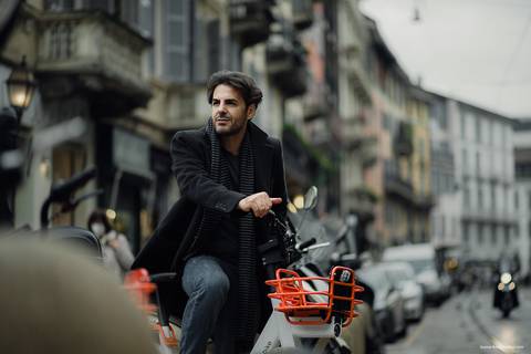 portrait visual artist milan milano brasileiro brasiliano fotografo artista na italia famoso plastico leonardo rodrigues algozzino via brera fotos ensaio retratos charuto'